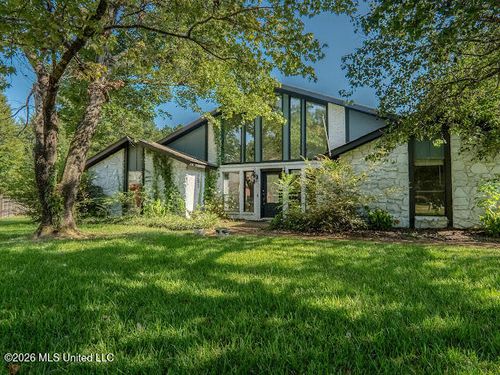 201 Country Cove Cir, Clinton, MS, 39056-9632 | Card Image