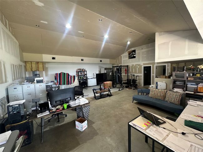 1231 Oak Grove Rd, Home with 4 bedrooms, 3 bathrooms and 6 parking in Luling TX | Image 11