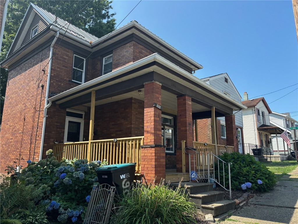 8th Ave, Tarentum, PA 15084