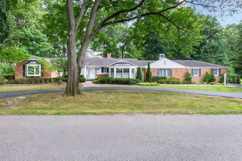 3903 Oakhills Dr, Bloomfield Hills, MI, 48301-3235 | Card Image