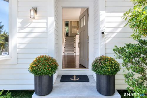 38 Guyer Rd, Westport, CT, 06880-5103 | Card Image