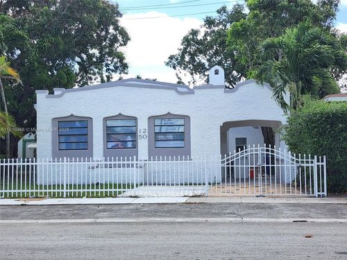 1250 Nw 55th St, Miami, FL, 33142-3124 | Card Image