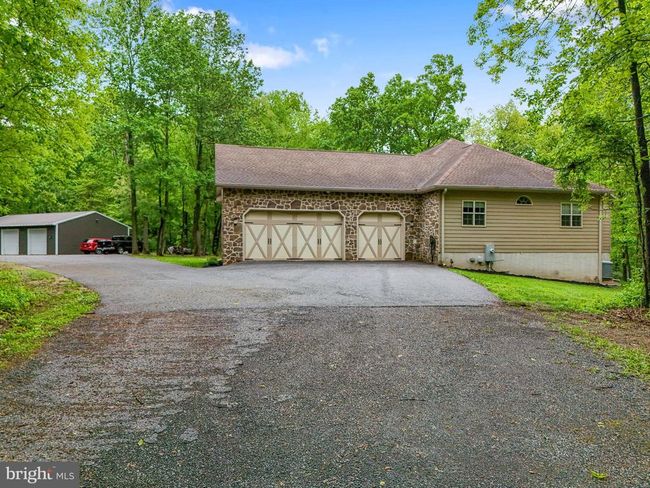 1982 Whyte Ln, House other with 3 bedrooms, 3 bathrooms and null parking in SPRING GROVE PA | Image 67