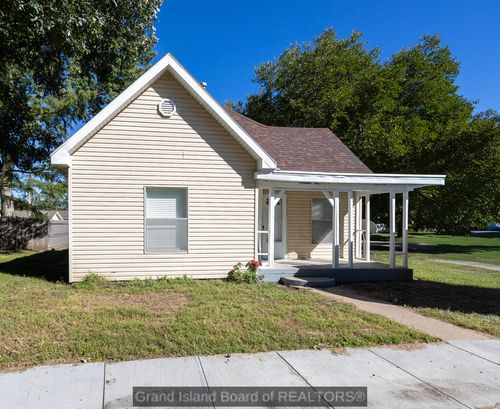 1304 14th St, Aurora, NE, 68818-1612 | Card Image