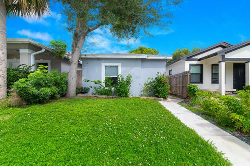 224 N D St, Lake Worth Beach, FL, 33460-3240 | Card Image