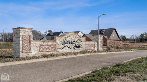2305 S 20th St, Paragould, AR, 72450-1981 | Card Image