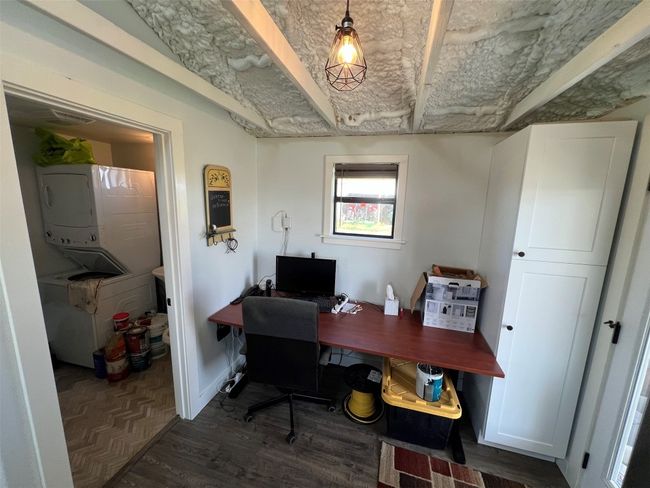 Small desk/office space off kitchen/dining room | Image 9