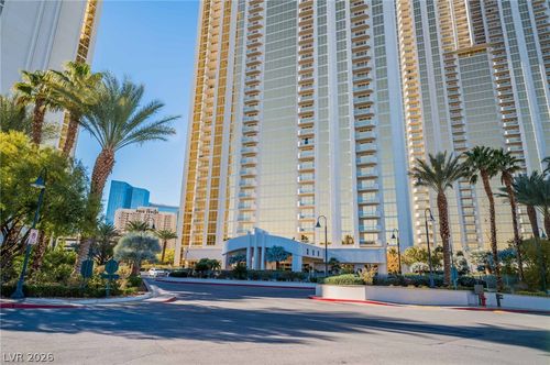 08718-135 E Harmon Ave, Las Vegas, NV, 89109-4503 | Card Image