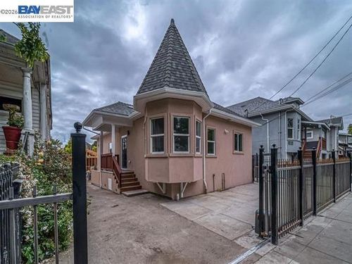 3035 Logan St, Oakland, CA, 94601-1926 | Card Image