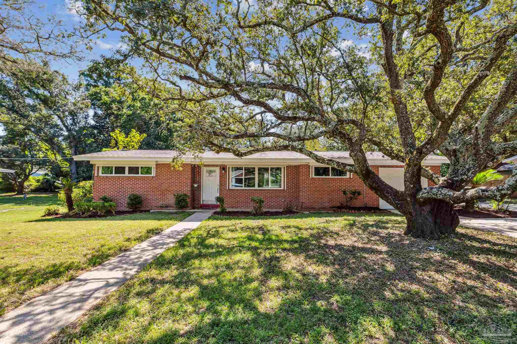 Navarre St, Gulf Breeze, FL 32561