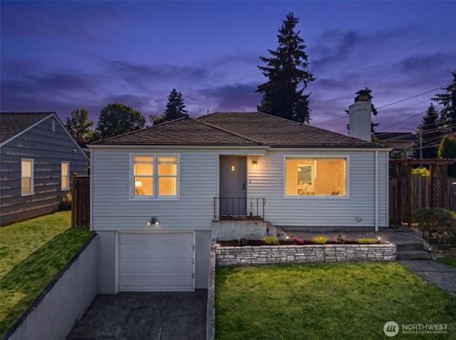 8257 Interlake Ave N, Seattle, WA, 98103-4442 | Card Image