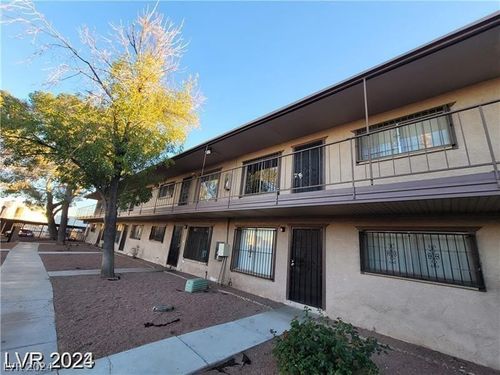 10-615 S Royal Crest Circle, Las Vegas, NV, 89169 | Card Image