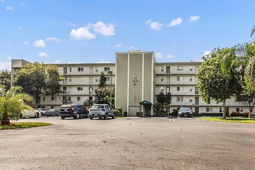 504-2230 N Cypress Bend Dr, Pompano Beach, FL, 33069-5621 | Card Image
