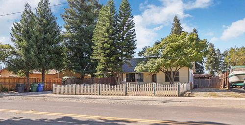 916 Elm Ave, Modesto, CA, 95351-1818 | Card Image