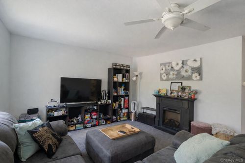 o-460 Old Town Rd, Port Jefferson Station, NY, 11776-2200 | Card Image