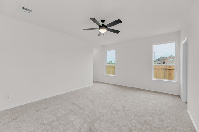 15009 Kiger Mustang Dr, House other with 4 bedrooms, 2 bathrooms and 2 parking in Manor TX | Image 14