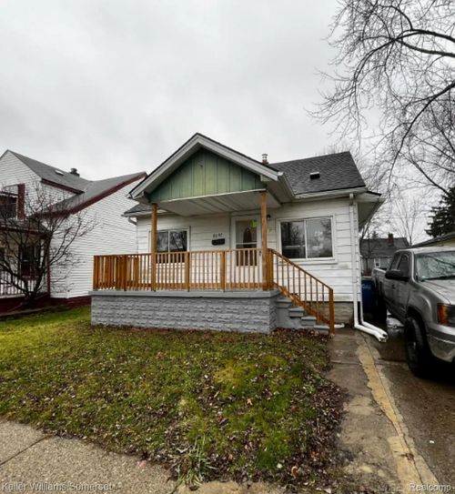 8647 Chalmers Ave, Warren, MI, 48089-2435 | Card Image