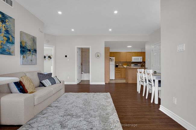 F - 241 Crestway Dr, Condo with 2 bedrooms, 2 bathrooms and null parking in Ottawa ON | Image 12