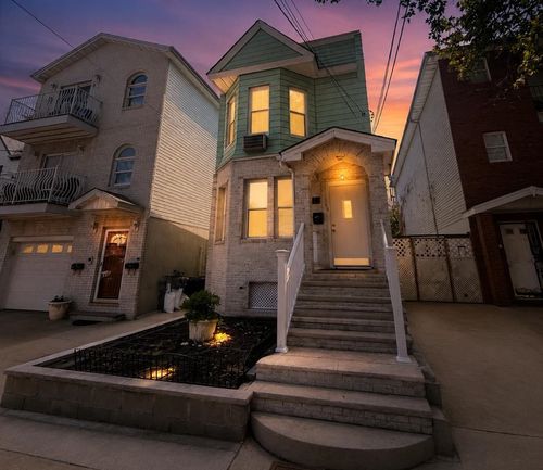 16 Miller St, Jersey City, NJ, 07304-1195 | Card Image