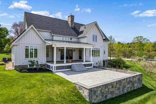 1 Cobtail Way, Bedford, NH, 03110-3700 | Card Image