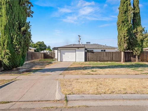 1028 W Holland Ave, Fresno, CA, 93705-1418 | Card Image