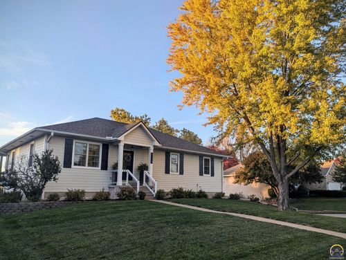 2225 Mount Vernon Ter, Emporia, KS, 66801-5933 | Card Image