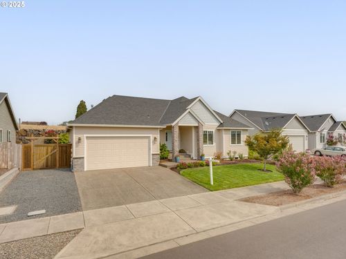 955 Grant St, Mount Angel, OR, 97362-3501 | Card Image