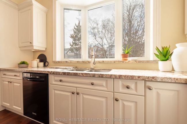 28 Renfield Cres, House other with 3 bedrooms, 3 bathrooms and 2 parking in Whitby ON | Image 8