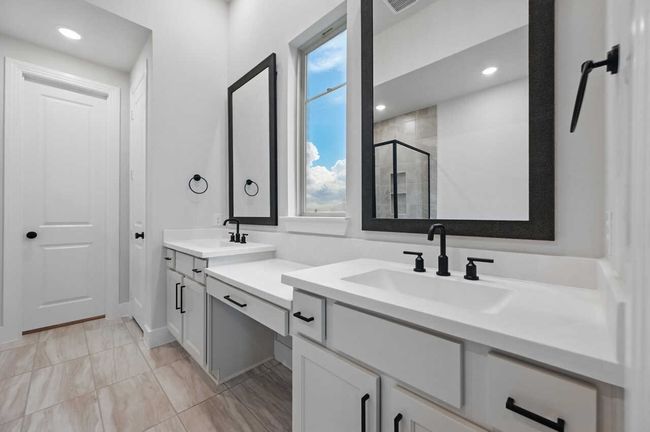 Primary Bathroom | Image 16