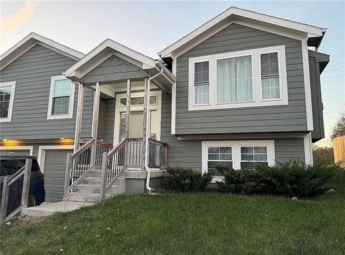 12629 Fountain Lake Cir, Grandview, MO, 64030-3271 | Card Image