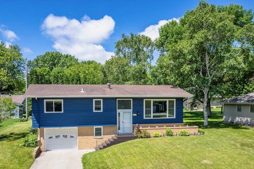 1125 N Burlington Ave, Fergus Falls, MN, 56537-1521 | Card Image