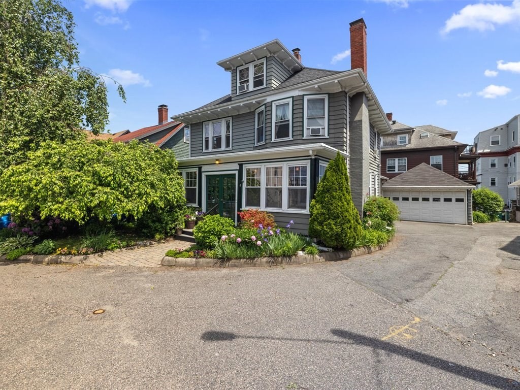 Gray Cir, Lynn, MA 01902