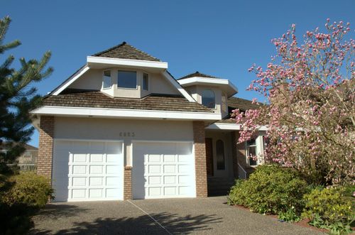 6823 Grant Pl, Burnaby, BC, V5B4X4 | Card Image