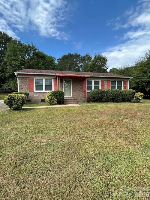 305 Briarwood Cir, Dallas, NC, 28034-9344 | Card Image