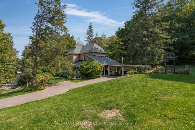 4950 Penetanguishene Rd, House other with 4 bedrooms, 3 bathrooms and 10 parking in Hillsdale ON | Image 5