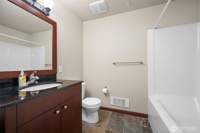 Guest Bathroom | Image 19