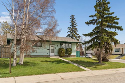 404 Manora Way Ne, Calgary, AB, T2A4R4 | Card Image