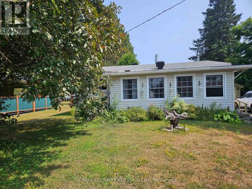 39 Lake St, Whitney, ON, K0J2M0 | Card Image