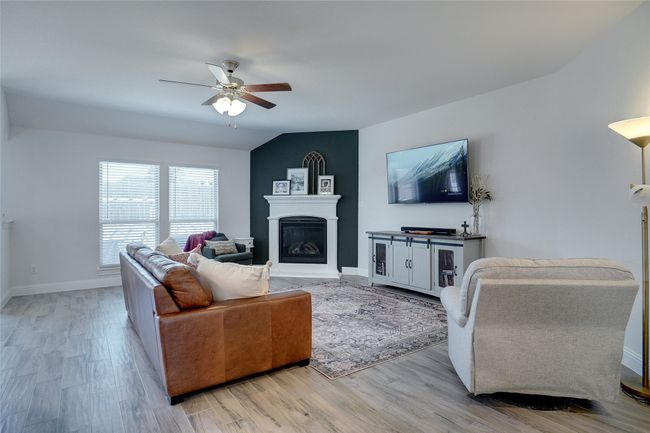 10809 Cobalt Dr, House other with 3 bedrooms, 2 bathrooms and null parking in Aubrey TX | Image 4
