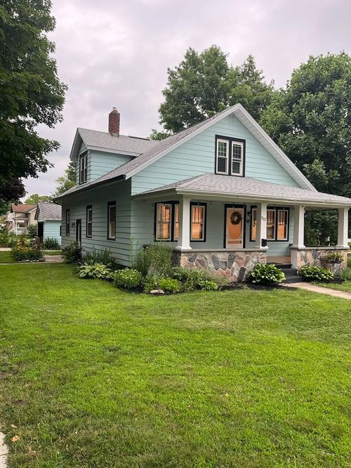 807 Barnes St, Mason, MI, 48854-1933 | Card Image