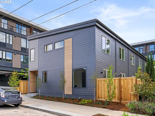 5-4950 Se Caruthers St, Portland, OR, 97215-3833 | Card Image