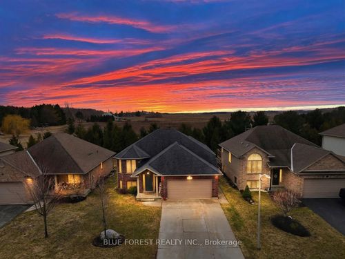 123 Watson St, Lucan, ON, N0M2J0 | Card Image