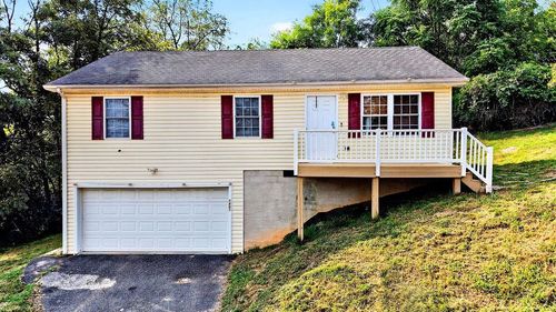 1401 Stuart St, STAUNTON, VA, 24401-4064 | Card Image