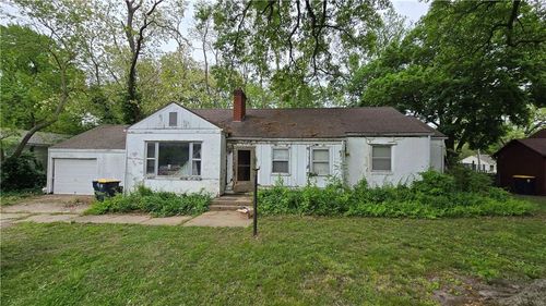 8107 Blue Ridge Blvd, Raytown, MO, 64138-1553 | Card Image