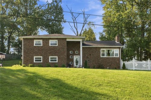 732 Morningstar Dr, Ellwood City, PA, 16117-3019 | Card Image