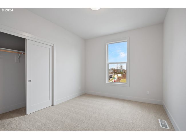 8870 Sw Mohegan Ln, House other with 5 bedrooms, 3 bathrooms and 3 parking in Tualatin OR | Image 30