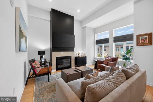 d15-1900 Hamilton St, PHILADELPHIA, PA, 19130-4076 | Card Image