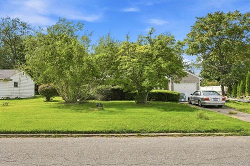 1058 Bay Shore Ave, Bay Shore, NY, 11706-2706 | Card Image