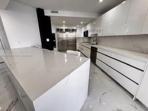 apt-2301-4000 Island Blvd, Aventura, FL, 33160-2533 | Card Image