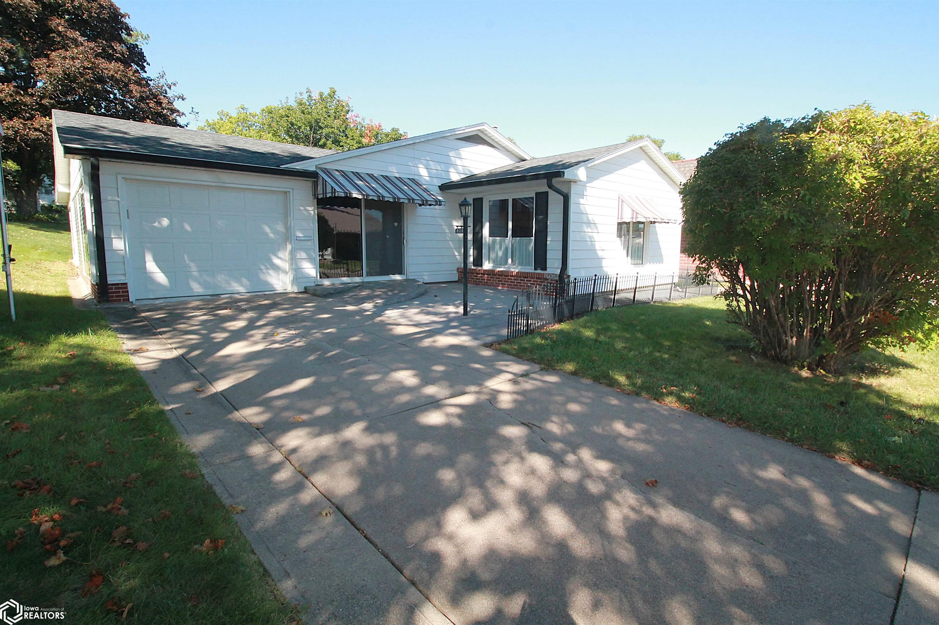 16th St, Clarinda, IA 51632